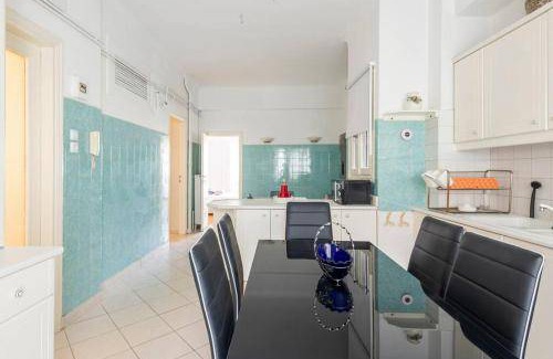 Kypseli Apartment | 220 m² Apartment ∙ 5 bedrooms ∙ 10 guests