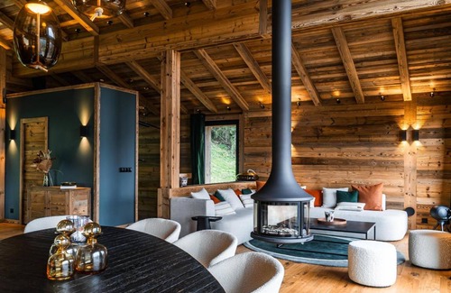 Montalbert Ski Chalet | 220 m² Chalet ∙ 4 bedrooms ∙ 10 guests