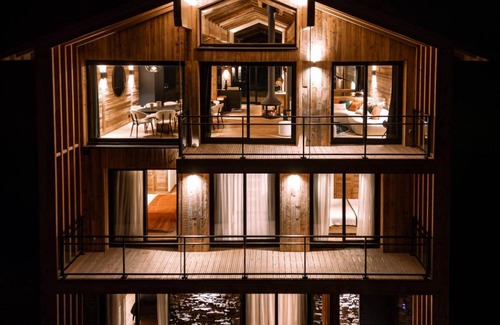 Montalbert Ski Chalet | 220 m² Chalet ∙ 4 bedrooms ∙ 10 guests