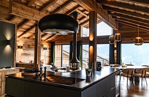 Montalbert Ski Chalet | 220 m² Chalet ∙ 4 bedrooms ∙ 10 guests