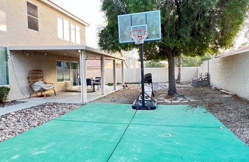North Las Vegas House | 220 m² House ∙ 4 bedrooms ∙ 16 guests