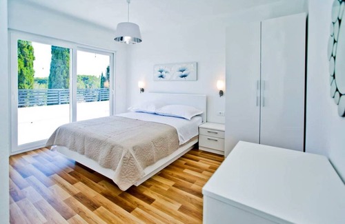 Bogomolje House | 220 m² House ∙ 3 bedrooms ∙ 8 guests