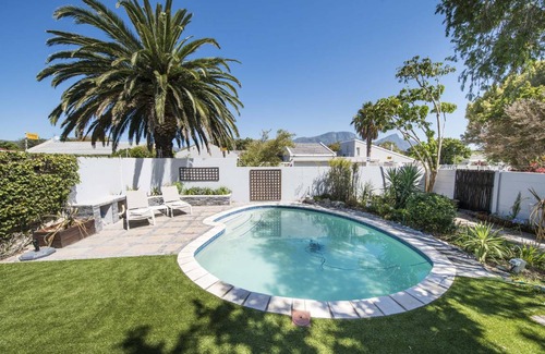Plumstead House | 220 m² House ∙ 3 bedrooms ∙ 8 guests
