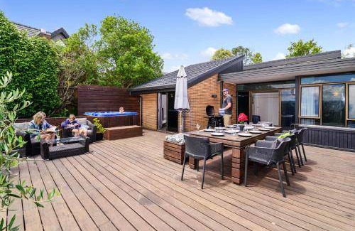 Kawaha Point House | 220 m² House ∙ 6 bedrooms ∙ 18 guests