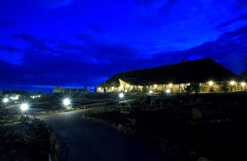 Mto wa Mbu Cabin | 220 m² Lodge ∙ 2 bedrooms ∙ 127 guests