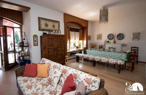 Padenghe sul Garda Villa | 220 m² Villa ∙ 4 bedrooms ∙ 9 guests
