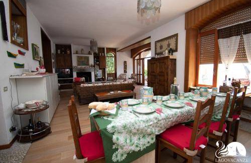 Padenghe sul Garda Villa | 220 m² Villa ∙ 4 bedrooms ∙ 9 guests