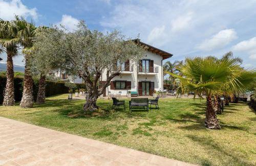 Piedimonte Etneo Villa | 220 m² Villa ∙ 5 bedrooms ∙ 10 guests