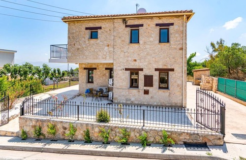 Droushia Villa | 220 m² Villa ∙ 5 bedrooms ∙ 10 guests