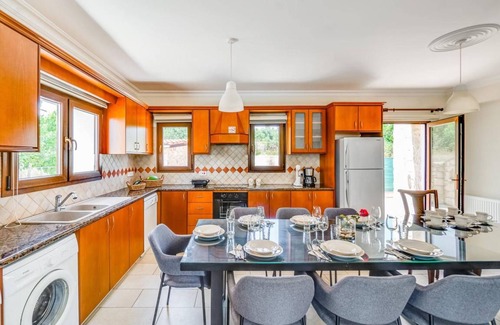 Droushia Villa | 220 m² Villa ∙ 5 bedrooms ∙ 10 guests
