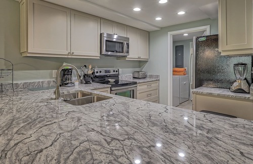 Hilton Head Island Condo | 220 Shorewood - 1ST FLOOR! STEPS FROM BEACH AND POOL! DREAM ISLAND GETAWAY!