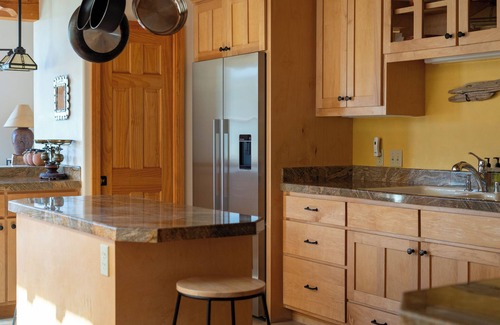 Arroyo Seco House | 2200 sq ft, 2-BR, 2-Bath townhouse, hot tub, double-living rooms, cook's kitchen, cedar deck, garden