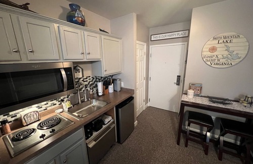 Smith Mountain Lake Apartment | #2203 Pointe - Studio Suite at Mariners SML