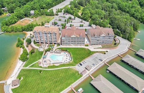 Smith Mountain Lake Apartment | #2203 Pointe - Studio Suite at Mariners SML