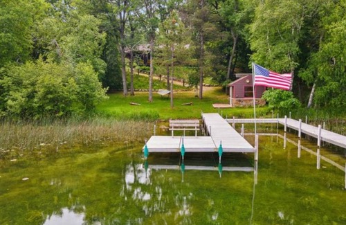 Breezy Point Cabin | 222 m² Cabin ∙ 5 bedrooms ∙ 13 guests