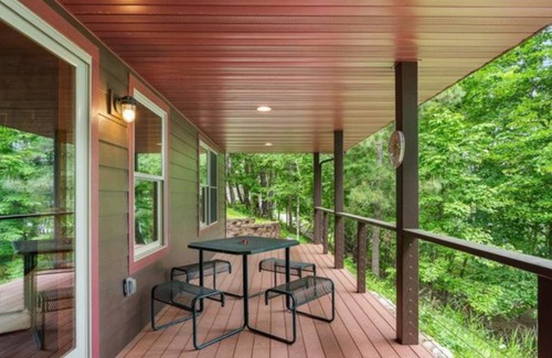 Breezy Point Cabin | 222 m² Cabin ∙ 5 bedrooms ∙ 13 guests