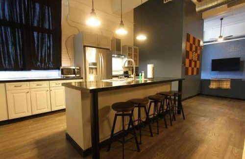 North Oakland Apartment | 223 m² Apartment ∙ 3 bedrooms ∙ 12 guests