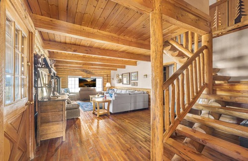 Island Park Cabin | 223 m² Cabin ∙ 4 bedrooms ∙ 10 guests