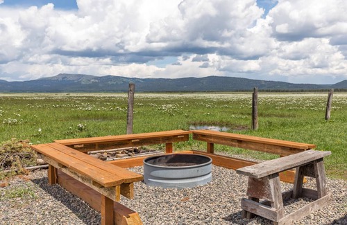 Island Park Cabin | 223 m² Cabin ∙ 4 bedrooms ∙ 10 guests