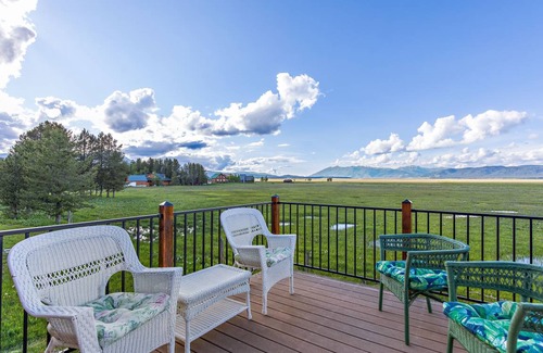 Island Park Cabin | 223 m² Cabin ∙ 4 bedrooms ∙ 10 guests