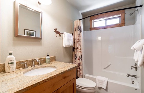 West Yellowstone House | 223 m² House ∙ 3 bedrooms ∙ 12 guests