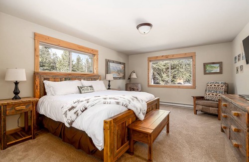West Yellowstone House | 223 m² House ∙ 3 bedrooms ∙ 12 guests