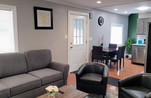 Cheektowaga House | 223 m² House ∙ 5 bedrooms ∙ 11 guests