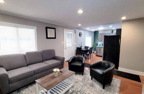 Cheektowaga House | 223 m² House ∙ 5 bedrooms ∙ 11 guests