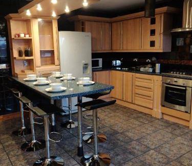 Leeds House | 223 m² House ∙ 7 bedrooms ∙ 16 guests