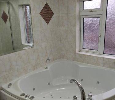Leeds House | 223 m² House ∙ 7 bedrooms ∙ 16 guests