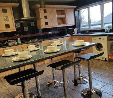 Leeds House | 223 m² House ∙ 7 bedrooms ∙ 16 guests