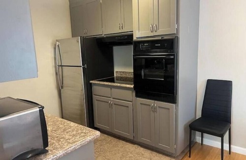 Downtown North Apartment | 225Ramona 1bdm/1bth crprt/lndry