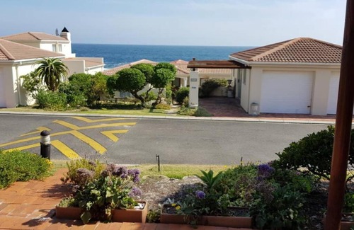 Hermanus House | 226 Hermanus Beach Club