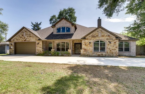 Tomball House | 226 m² House ∙ 4 bedrooms ∙ 8 guests