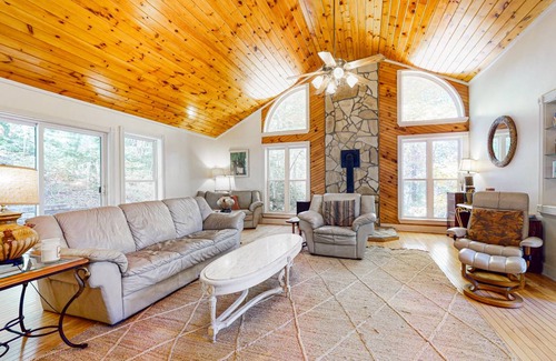 Clarkesville House | 227 m² House ∙ 3 bedrooms ∙ 7 guests