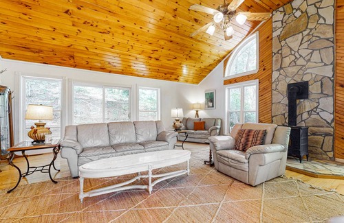 Clarkesville House | 227 m² House ∙ 3 bedrooms ∙ 7 guests