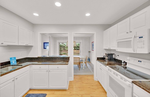 Sea Pines House | 2284 Heritage Villas - 3 Bed 3 Bath Villa overlooking Harbour Town Golf Links in Sea Pines Resort!