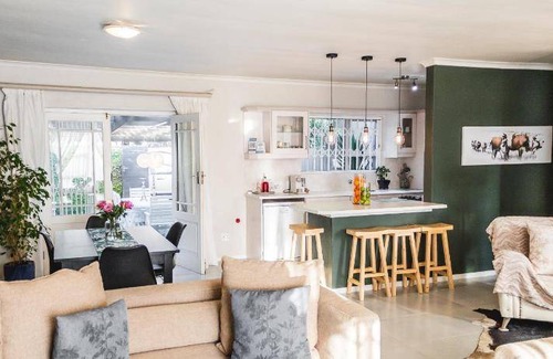 Sandbaai House | 229 m² House ∙ 2 bedrooms ∙ 127 guests