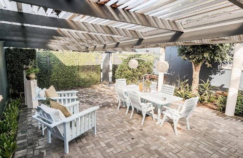 Sandbaai House | 229 m² House ∙ 2 bedrooms ∙ 127 guests