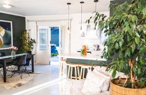 Sandbaai House | 229 m² House ∙ 2 bedrooms ∙ 127 guests