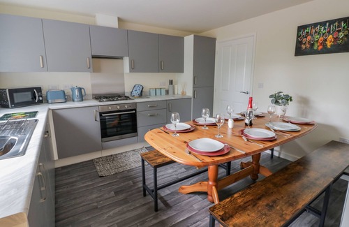 Exhall House | 23 MOAT HOUSE CLOSE, family friendly, with a garden in Bedworth