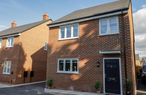 Exhall House | 23 MOAT HOUSE CLOSE, family friendly, with a garden in Bedworth
