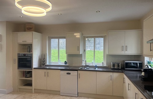 Kenmare House | 23 The Lodges - Wonderful detached house within walking distance to Kenmare