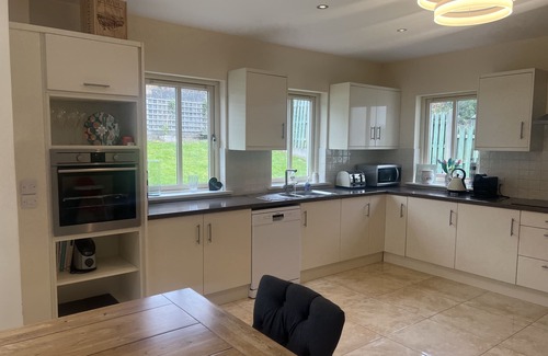 Kenmare House | 23 The Lodges - Wonderful detached house within walking distance to Kenmare