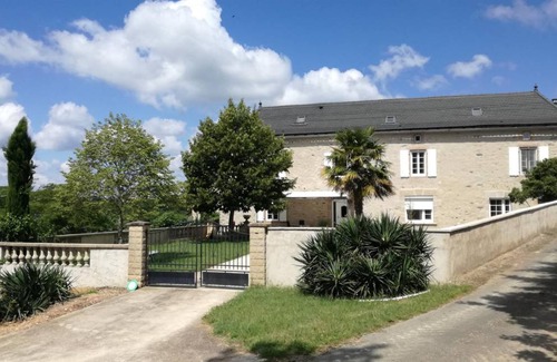 Mirandol-Bourgnounac House | 230 m² Gîte ∙ 4 bedrooms ∙ 9 guests