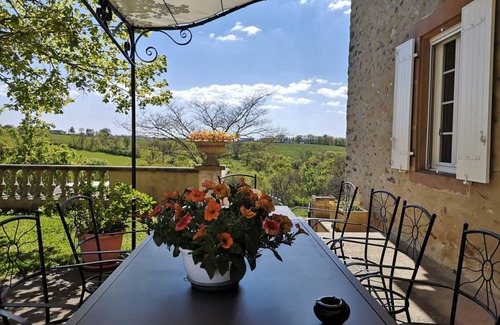 Mirandol-Bourgnounac House | 230 m² Gîte ∙ 4 bedrooms ∙ 9 guests