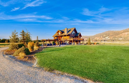 Sagle House | 230 m² House ∙ 3 bedrooms ∙ 8 guests