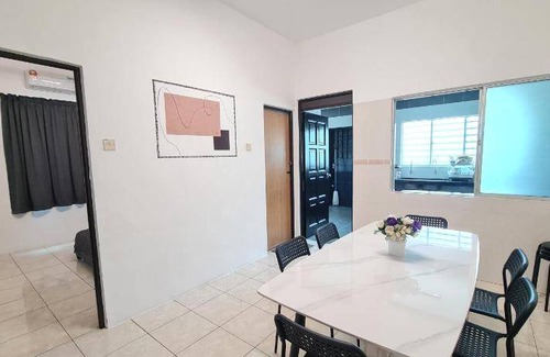 Simpang House | 230 m² House ∙ 4 bedrooms ∙ 10 guests