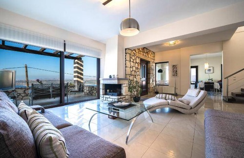Megala Chorafia Villa | 230 m² Villa ∙ 3 bedrooms ∙ 6 guests