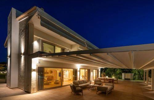 Pefkochori Villa | 230 m² Villa ∙ 4 bedrooms ∙ 8 guests